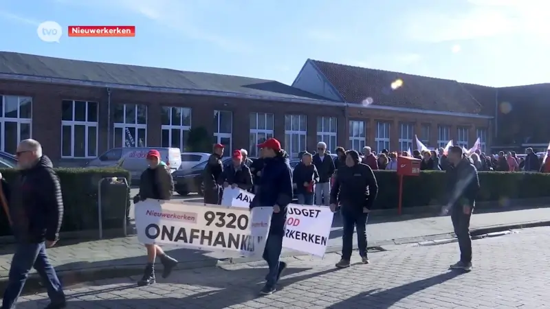 Petitie en optocht tegen sluiting polyvalente zalen en bib Edgard Hooghuys