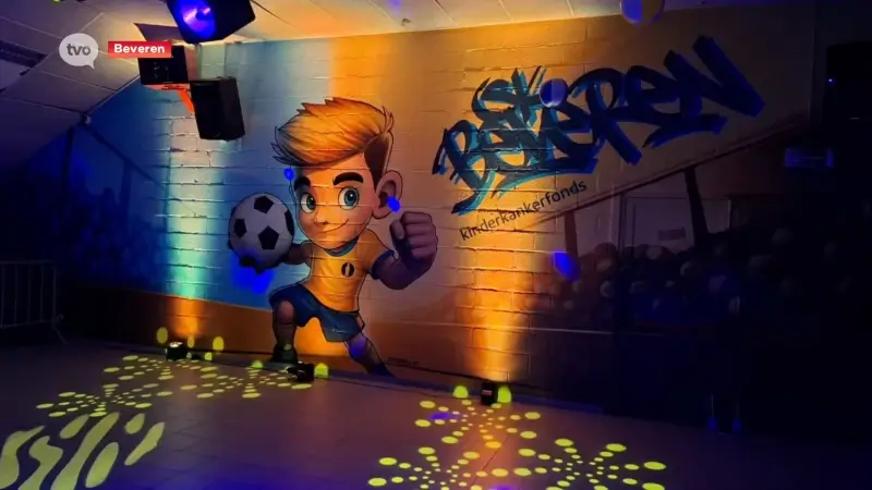 Samenwerking SK Beveren en Kinderkankerfonds in de verf gezet met ereronde op veld en grote muurschildering