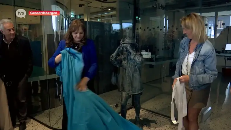 Bronzen beeld 't Meiske van d' Dender begint aan rondreis door Denderregio