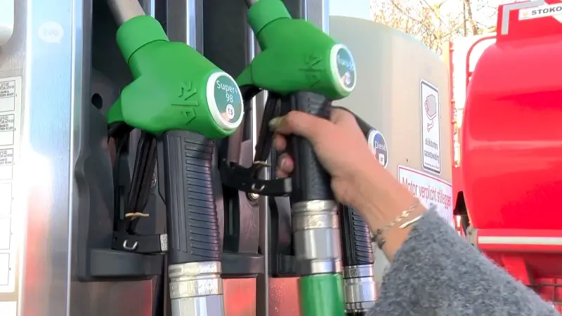 Hoofdafbeelding voor artikel AVIA moet kortingen aan tankstation…