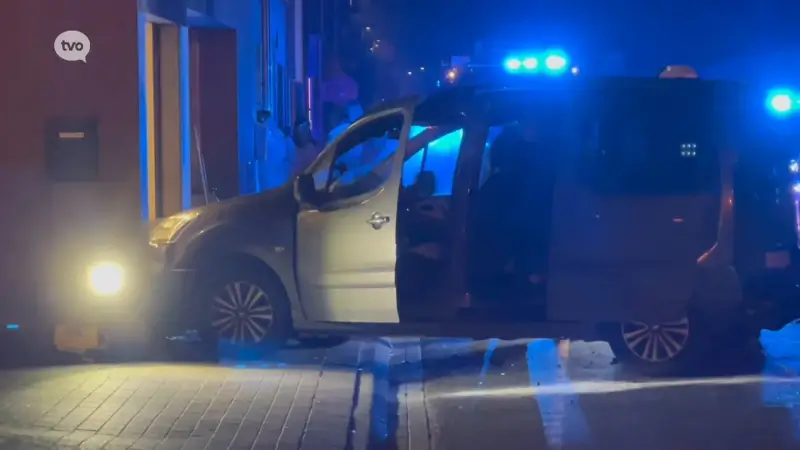 Hoofdafbeelding voor artikel Wagen komt terecht in gevel…