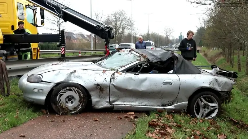 Bestuurster gewond nadat auto over de kop gaat in Temse