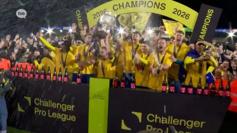 SK Beveren kampioen! Beker gaat in de lucht na wedstrijd tegen RWDM