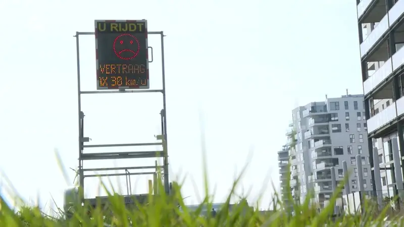 Snelheidsmeter tegen fietsterreur op jaagpad in Temse: "Hoog tijd dat er iets aan gedaan wordt"