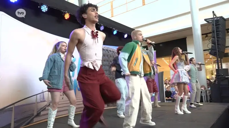 Populaire groep #LikeMe komt nieuwe liedjes promoten in Waasland Shopping