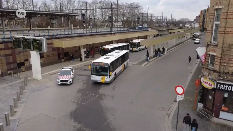 Hoofdafbeelding voor artikel Vlaamse middelen moeten busaanbod…