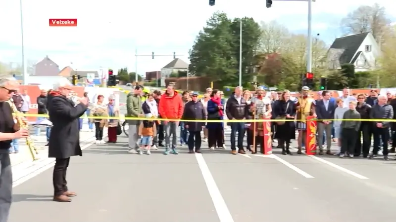 Provinciebaan in Velzeke feestelijk ingehuldigd: "Ik heb tijdens de werken veel kleine baantjes ontdekt"