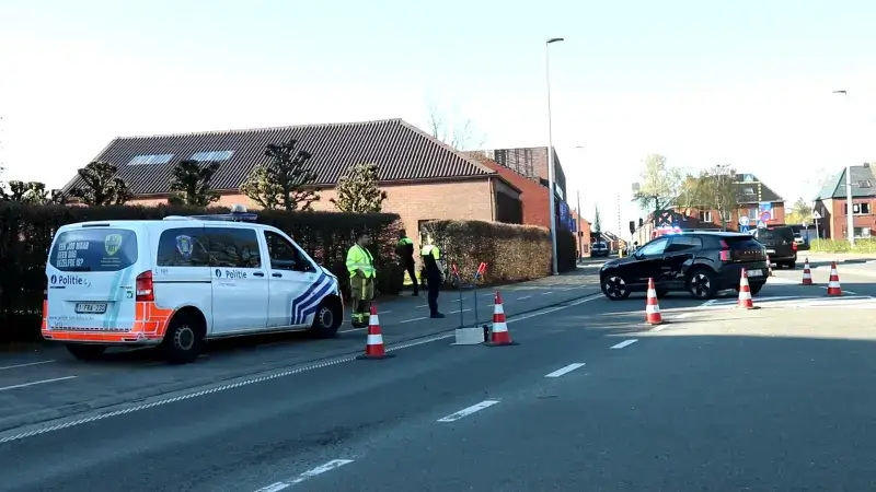 Hoofdafbeelding voor artikel Autobestuurster gewond bij…