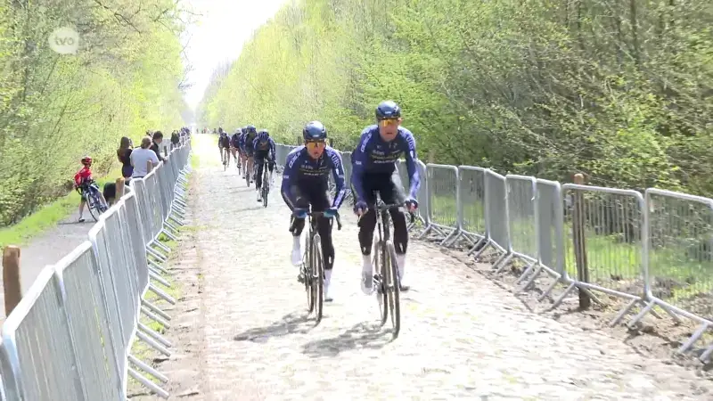 Aimé De Gendt en Brent Van Moer (Pinarello Q36.5) verkennen Parijs-Roubaix: "Hectische koers, als er momenten komen, moeten we ze pakken"