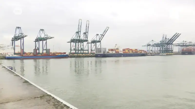 Hoofdafbeelding voor artikel Groot olielek in water van…