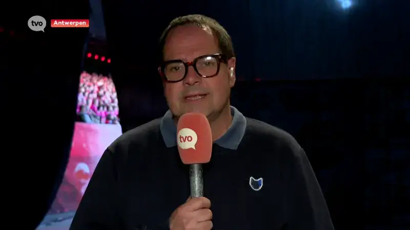 Wim Naert LIVE in AFAS Dome tijdens wedstrijd VC Oudegem: "Roze legioen stuwt hen vooruit"