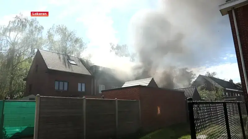 Woning in Lokeren brandt volledig uit, ook twee andere huizen beschadigd
