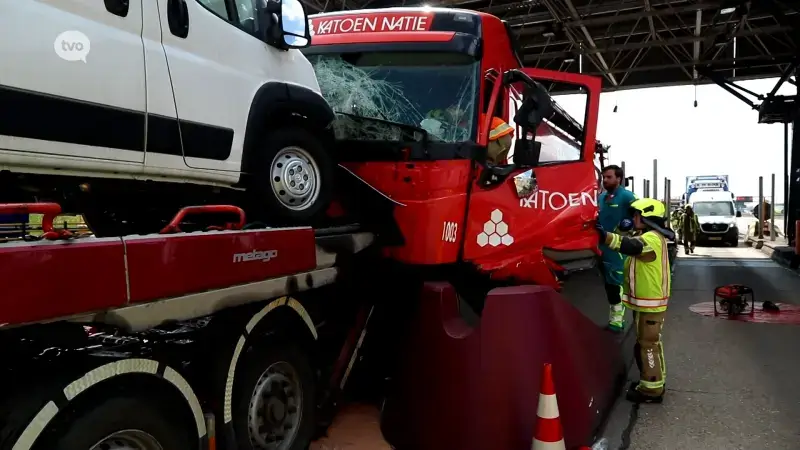 Drie gewonden bij zwaar ongeval aan tolhuisjes Liefkenshoektunnel in Kallo