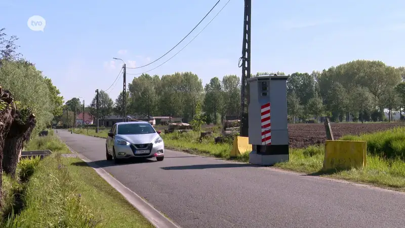 Sint-Niklaas: Mobiele camera en snelheidscontroles in Vlasbloemstraat in Sint-Niklaas tegen sluipverkeer