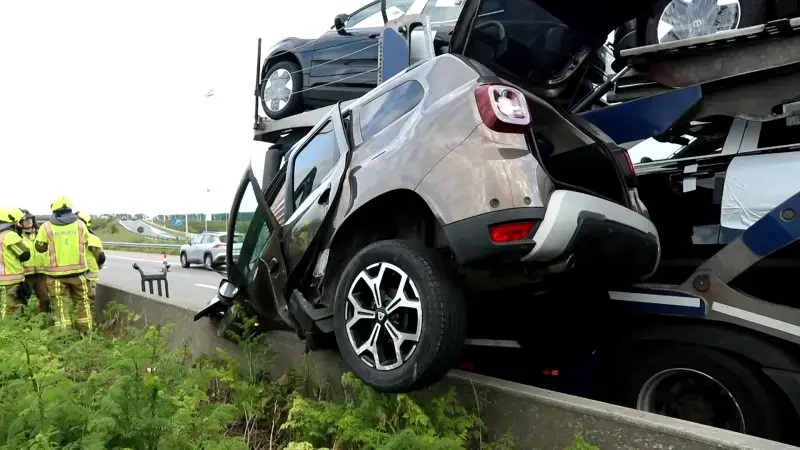 Vrasene: Autobestuurder ontkomt op miraculeuze wijze uit horrorcrash op E34
