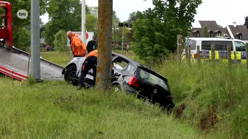 Hoofdafbeelding voor artikel Bestuurder zwaargewond na…