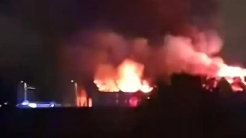 Hoofdafbeelding voor artikel Hevige brand in boerderij…
