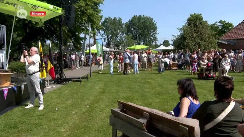 Lentedrink in Ninove, burgemeester Guy D'haeseleer (Forza) ontvangt stadsgenoten