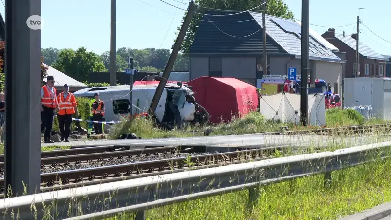 Voormalig busbegeleidster getuigt over roekeloos rijgedrag chauffeur busdrama: "Hij reed daarvoor ook al over gesloten overwegen"
