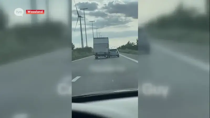 Roekeloos rijgedrag op E34: zwalpende chauffeur ramt minstens twintig voertuigen