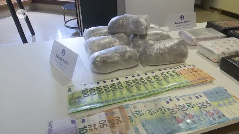 Hoofdafbeelding voor artikel Gerecht neemt 22 pakketten…