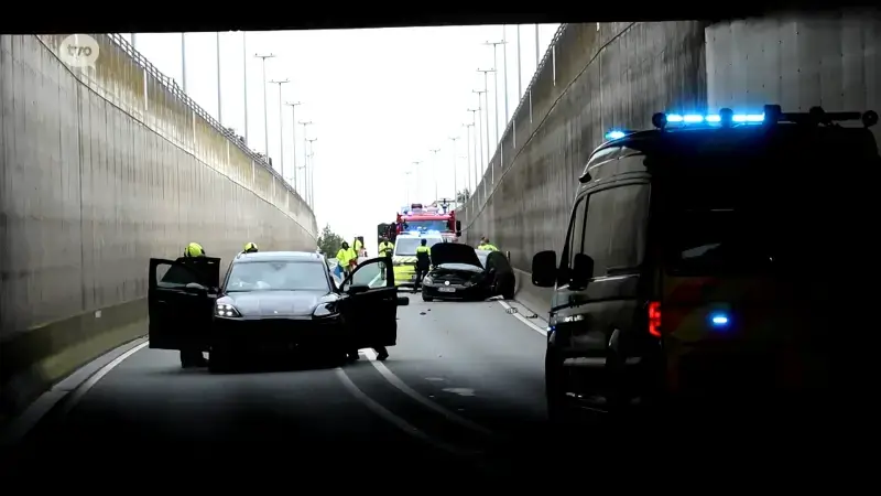 Hoofdafbeelding voor artikel Zware verkeershinder na frontale…