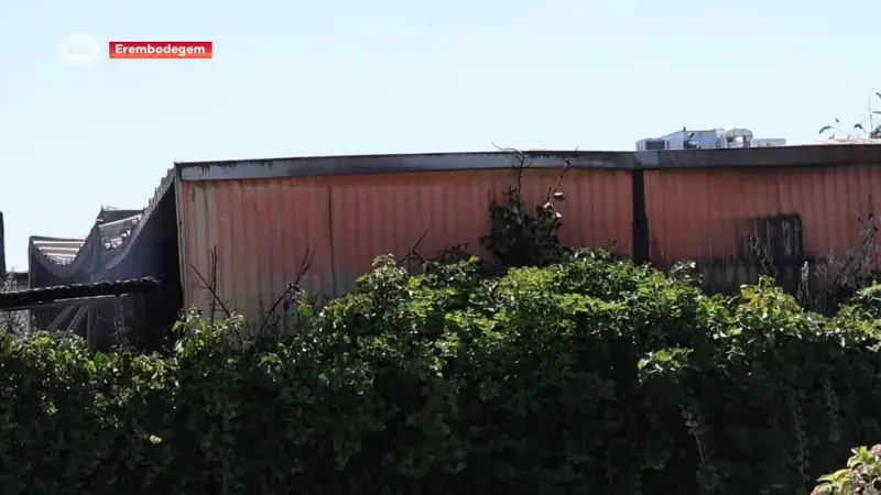 Opslagboxen branden uit in Erembodegem, slecht gedoofde kolen liggen aan oorzaak
