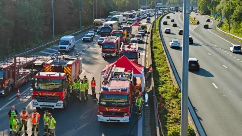 Hoofdafbeelding voor artikel Twee uur file op E40 van Aalst…