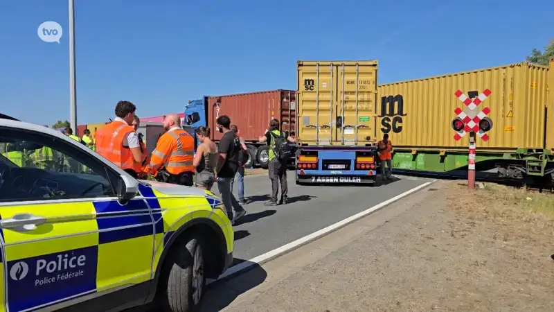 Trein ramt vrachtwagen in Verrebroek
