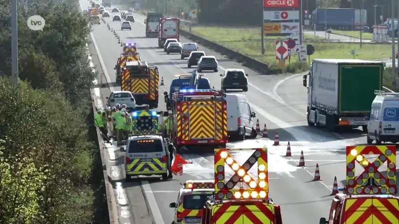 Hoofdafbeelding voor artikel Kettingbotsing op E17 in Kalken…