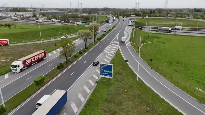 Hoofdafbeelding voor artikel Parkeerverbod voor vrachtwagens…