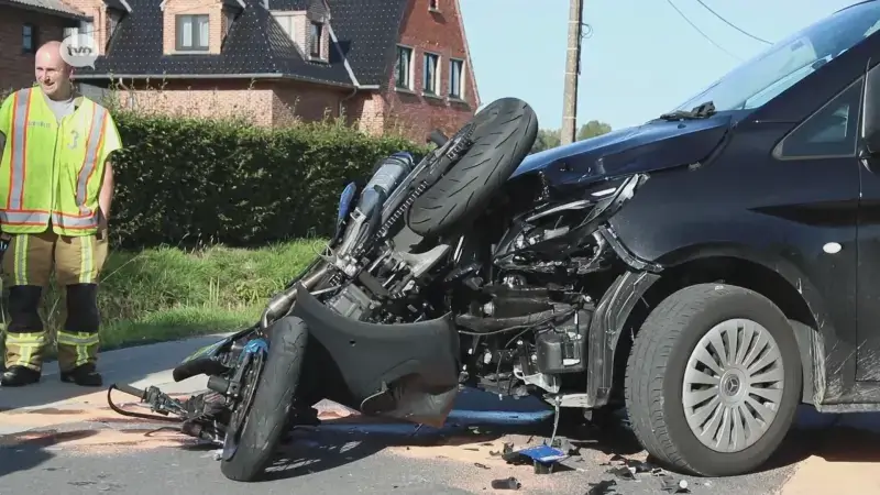 Hoofdafbeelding voor artikel Motorrijder in levensgevaar…