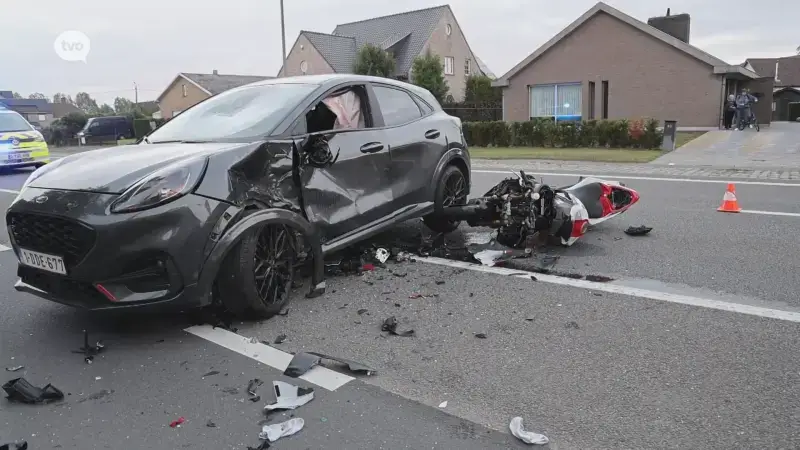 Hoofdafbeelding voor artikel Motorrijder en auto botsen…