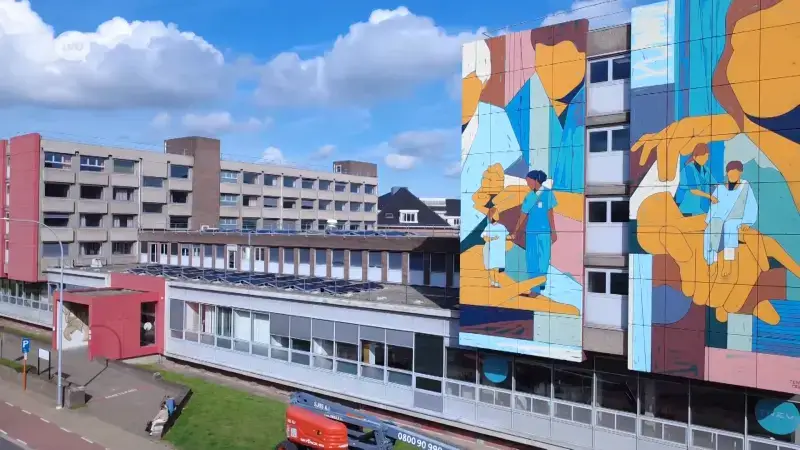 Nieuwe mural brengt zorg op monumentale wijze in beeld aan Vitaz