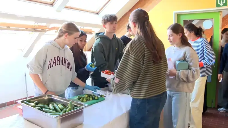 Leerlingen van GO! Atheneum in Dendermonde worden verwend met gezonde snacks: "Iets anders dan altijd diezelfde boterhammen"