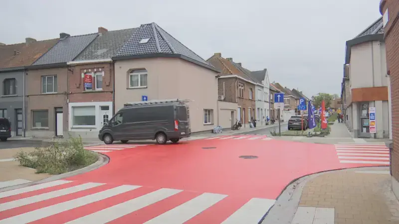 Hoofdafbeelding voor artikel Fel roodgekleurd kruispunt…