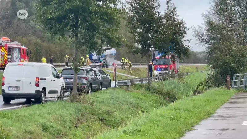 Hoofdafbeelding voor artikel Vrachtwagen brandt volledig…