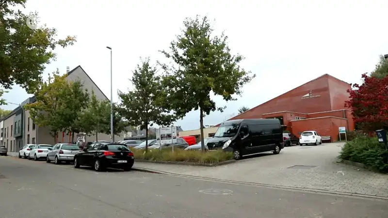 Vechtpartij met twintigtal mensen aan feestzaal in Elversele