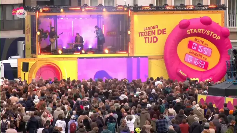 Hoofdafbeelding voor artikel Honderden fans genieten in…