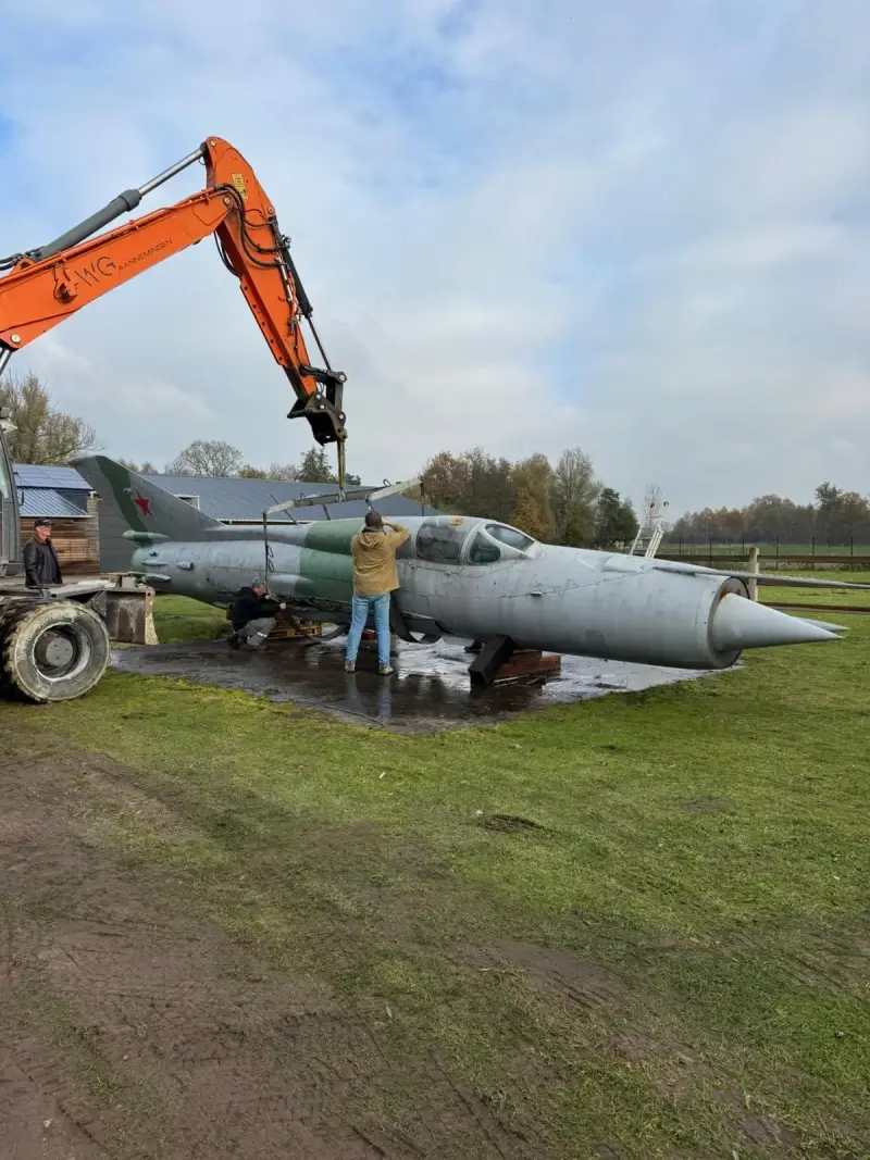 MIG straalvliegtuig verhuist van Moerbeke-Waas naar Sint-Gillis-Waas