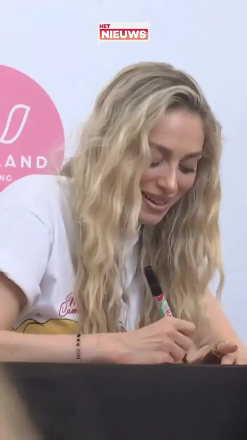 Overrompeling in Waasland Shopping voor signeersessie van zangeres Camille